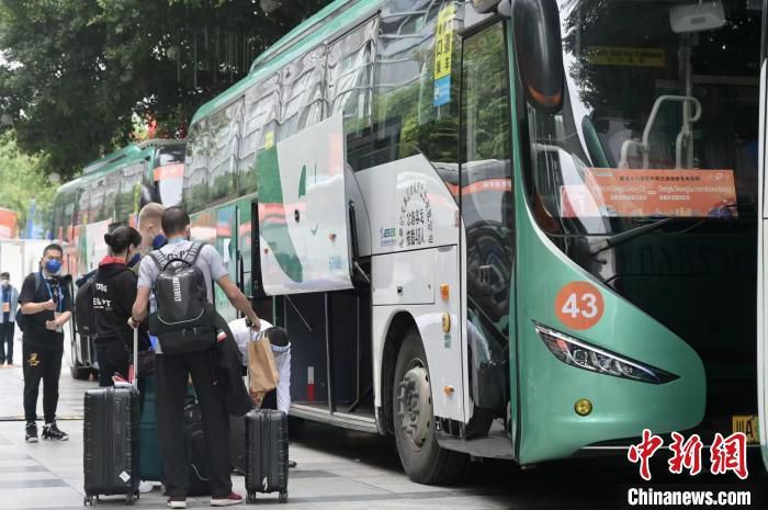 据全市场报道，穆里尼奥要求罗马补强后防，而罗马正在关注萨勒尼塔纳后卫皮罗拉。